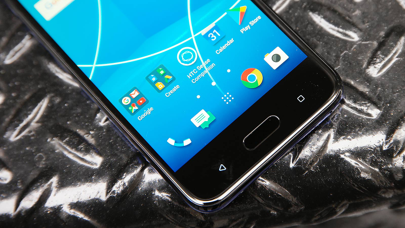 Big bezels aren’t terrible as long as you put that space to good use.